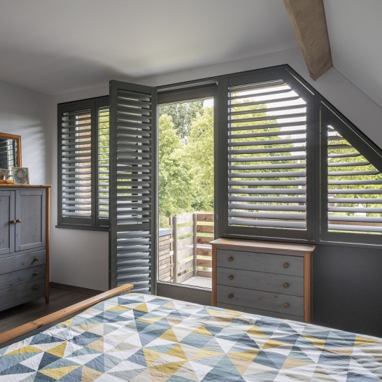 shutters slaapkamer schuin raam